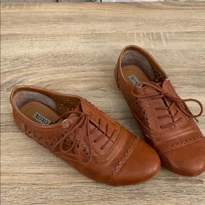 XOXO oxfords
